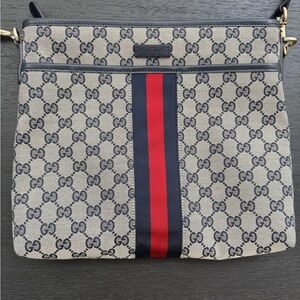 Gucci GG Supreme Monogram Web Flat Messenger Bag